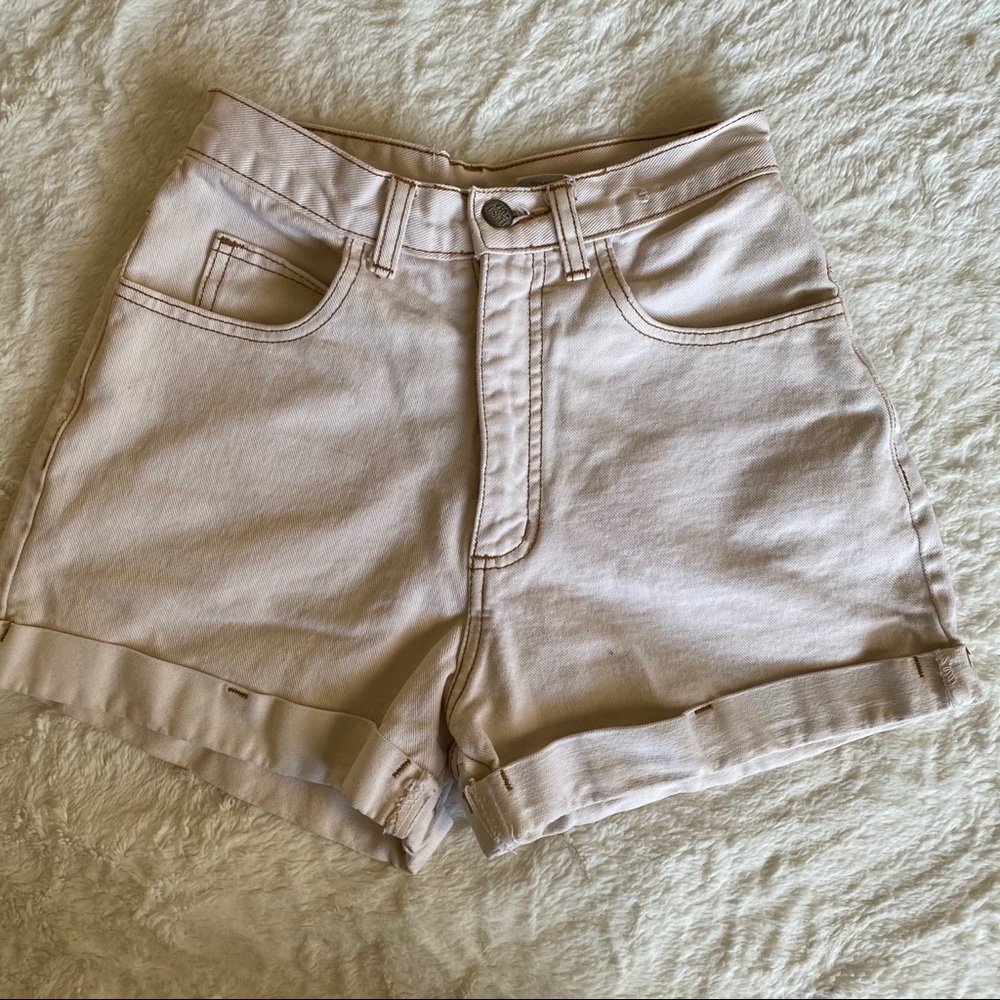 Cream/ Off white vintage 90s mom shorts
